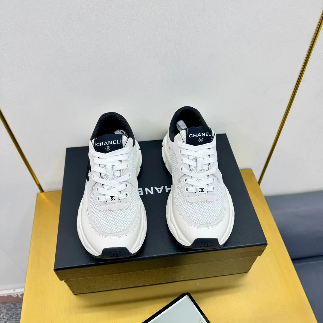 👟👟Ex-factory price 600👟👟 Upgraded version, upgraded version, upgraded version! No rebuttal accepted! ! ! ! Chanel Chanel dad shoes, couples' model for men and women - 2025 top casual sports shoes in the counter. This classic design; the upper is electro-embroidered with various techniques; ❷The inner lining is made of: original Yangli + net ❸The outsole is based on: the original TPU combination outsole. The full set of boutique packaging for women 35–41